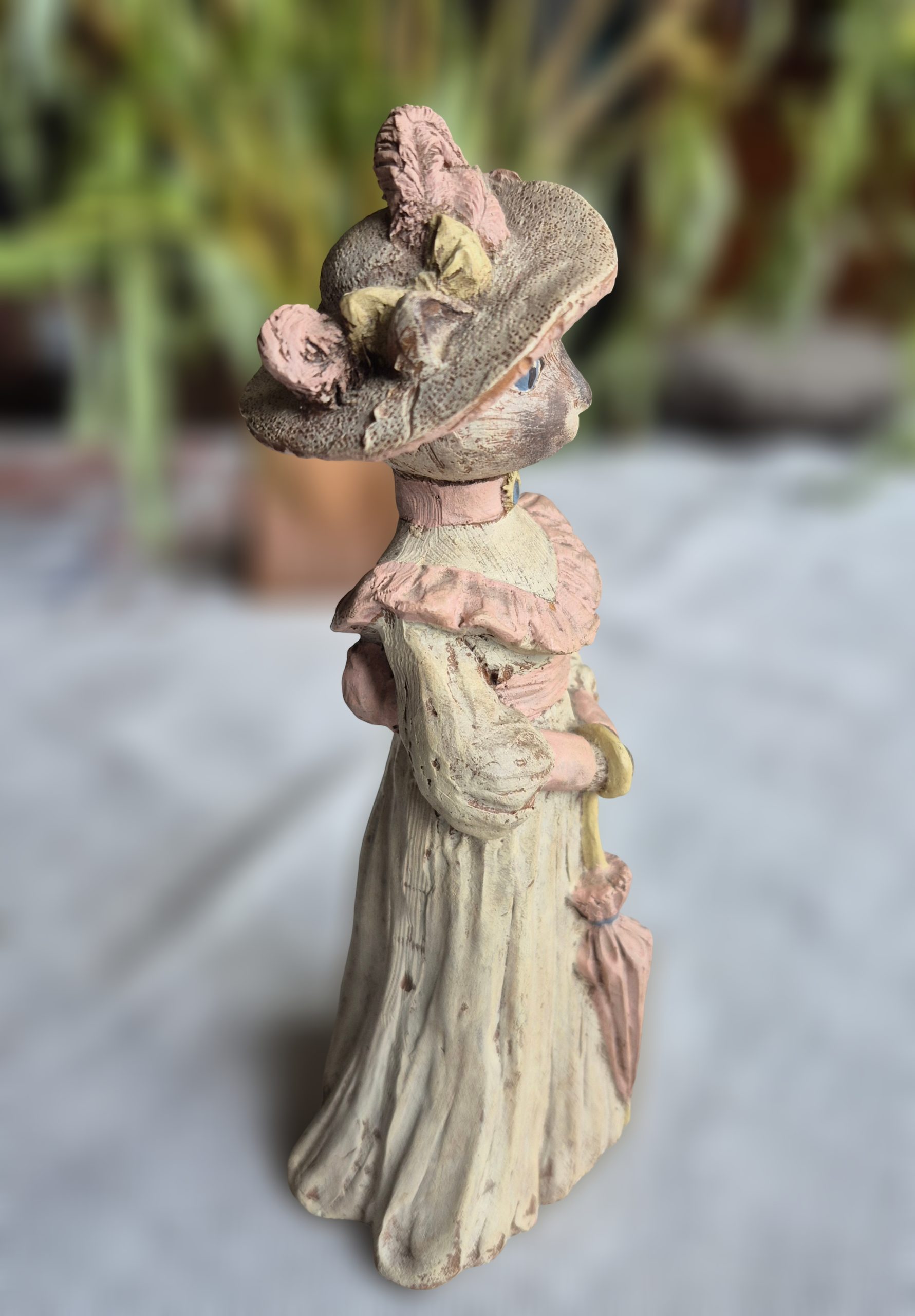 Retro kaķu dāmas figūriņa (17 cm)