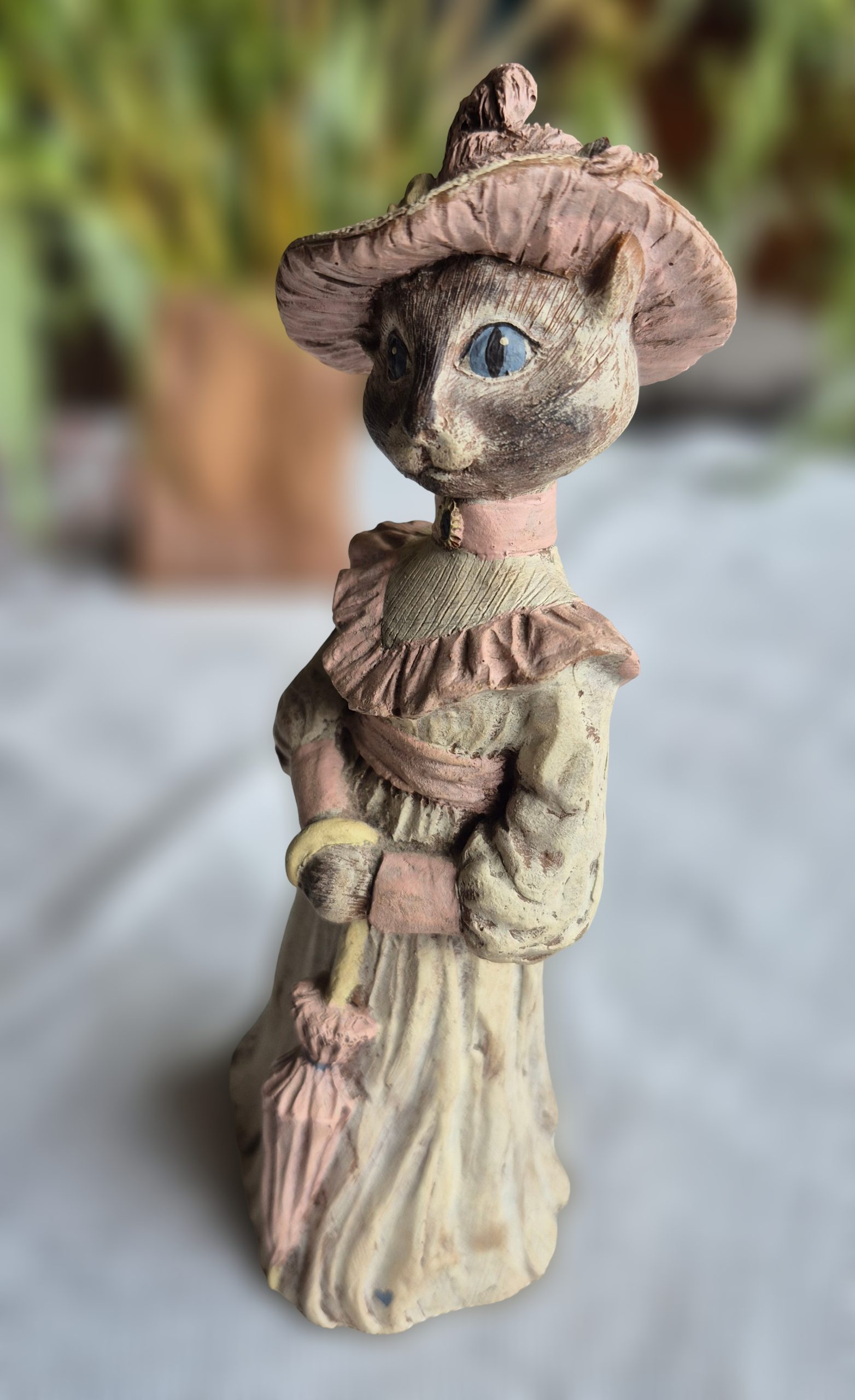 Retro kaķu dāmas figūriņa (17 cm) - Image 3