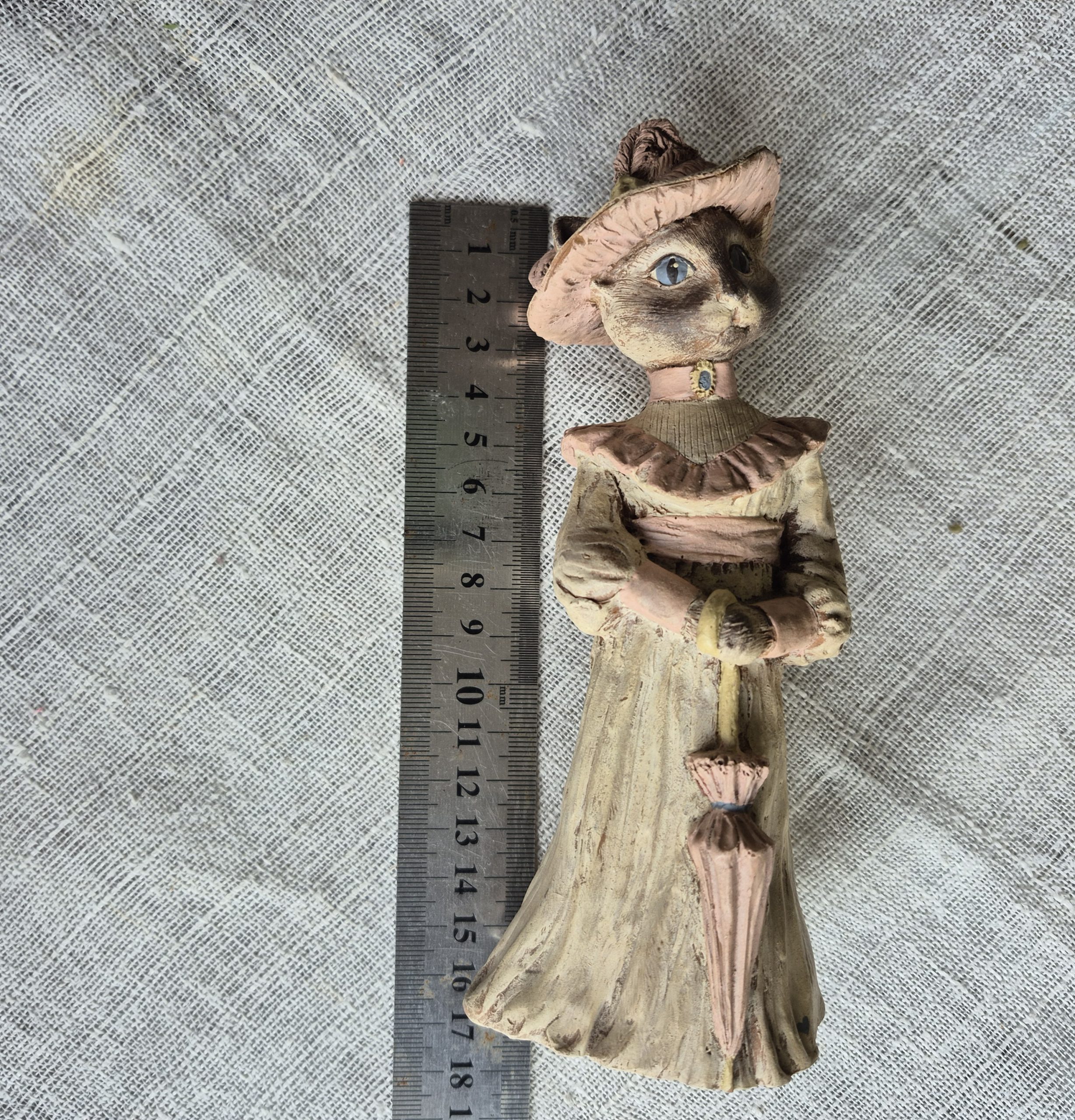 Retro kaķu dāmas figūriņa (17 cm) - Image 2