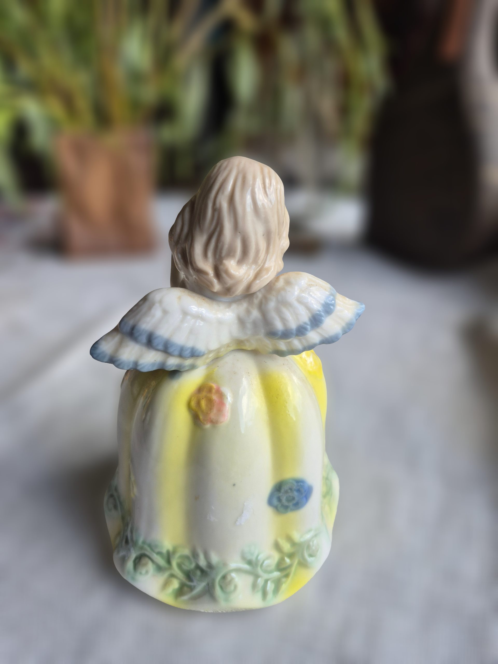 Vintage porcelāna figūriņa–zvaniņš "Eņģelītis ar grāmatu" - Image 3